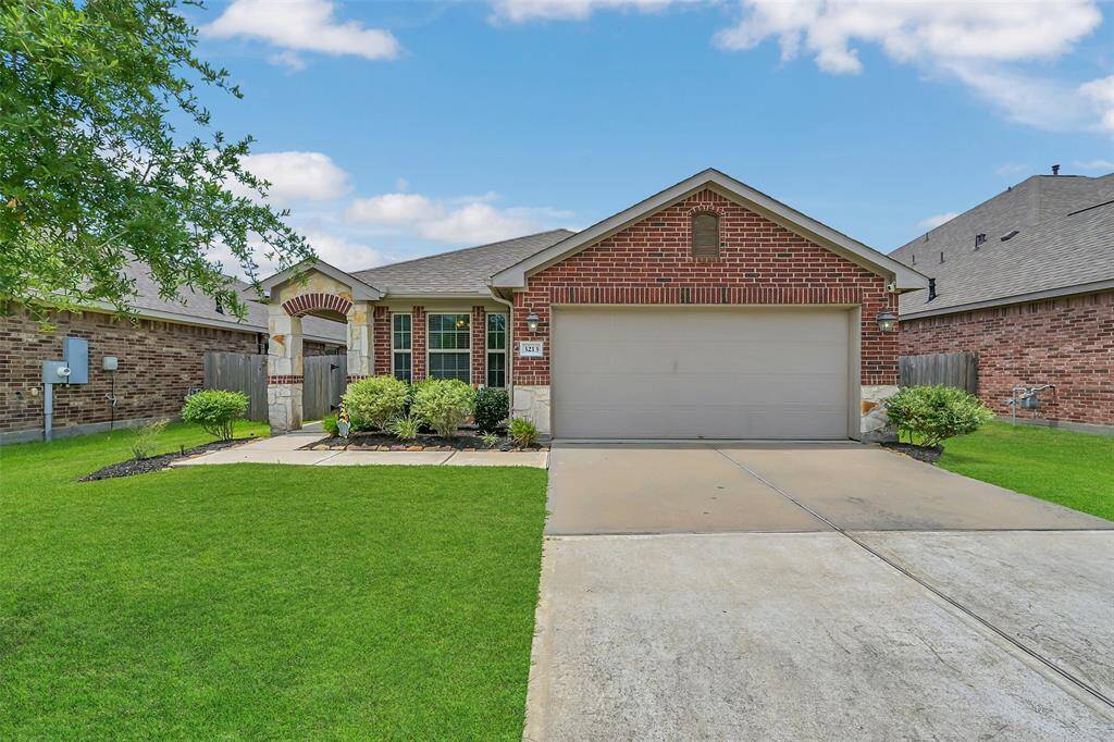 Welcome to your Home Sweet Home, located at 3213 Hatteras Drive in the highly sought-after Marlow Lake subdivision!