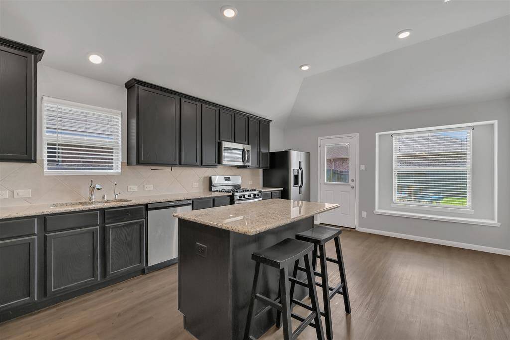 A full suite of stainless appliances is inlcuded!