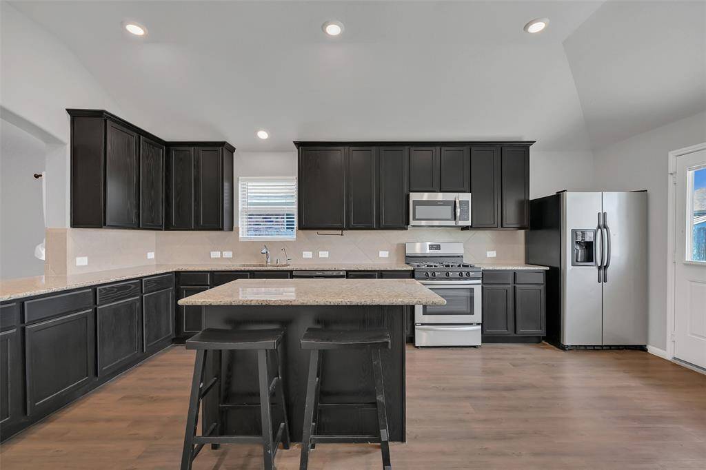 More in-kitchen dining & prep spaces thanks to the island.