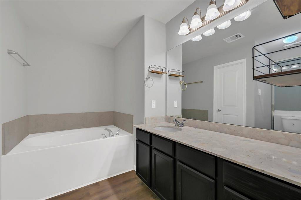 You will also get to relax and soak away the day's worries in the garden bathtub. Why don't we check out the rest of the bedrooms?