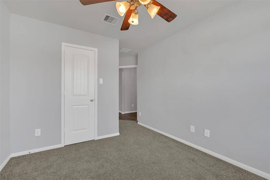 This bedroom would also make a perfect study or workout room. Lastly lets check out the outdoor entertaining spaces.