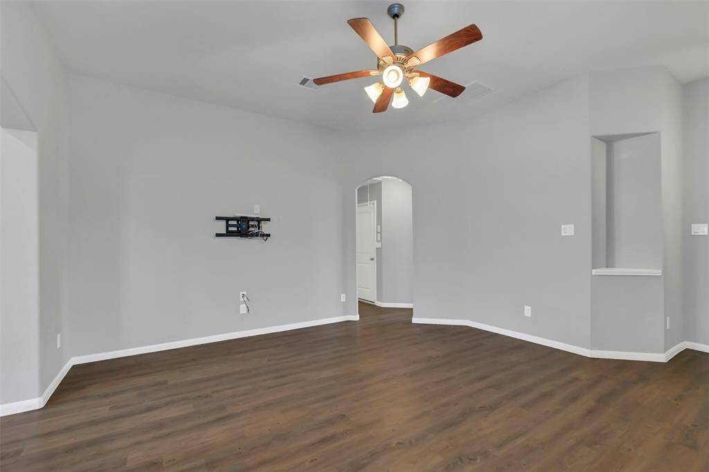 Notice the niche to the left of the entryway.