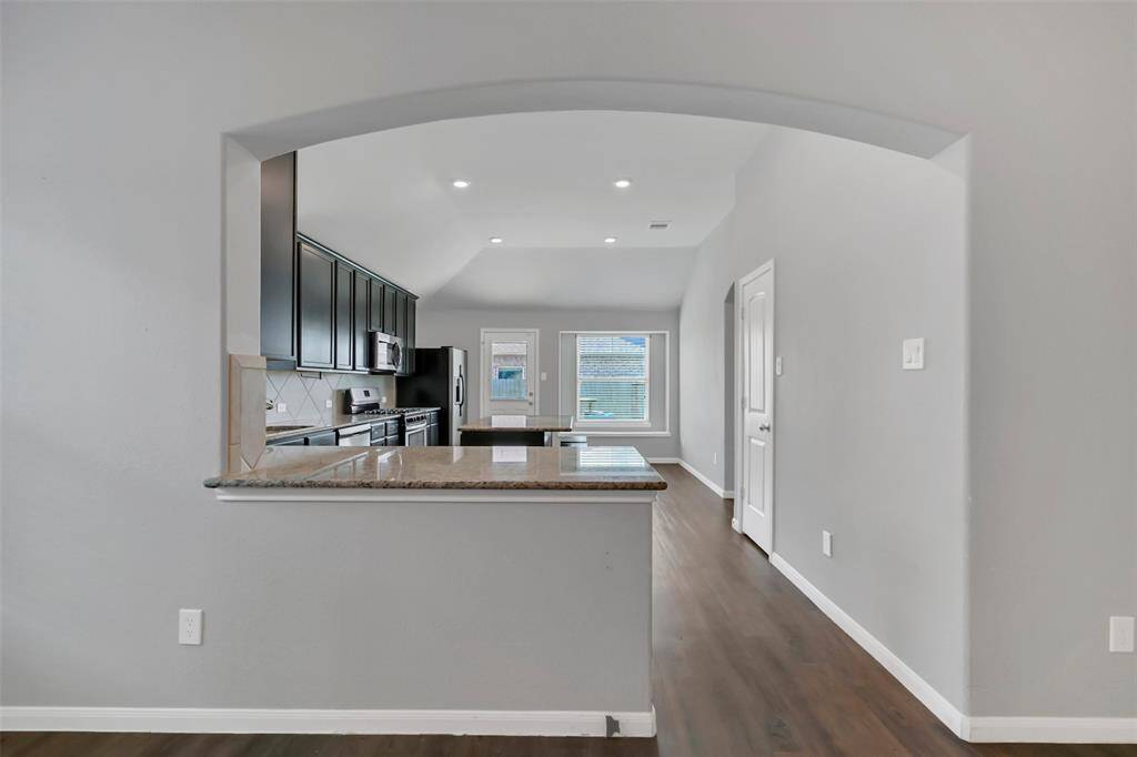 Kitchen seating can be had here at the bar for extra dining space.