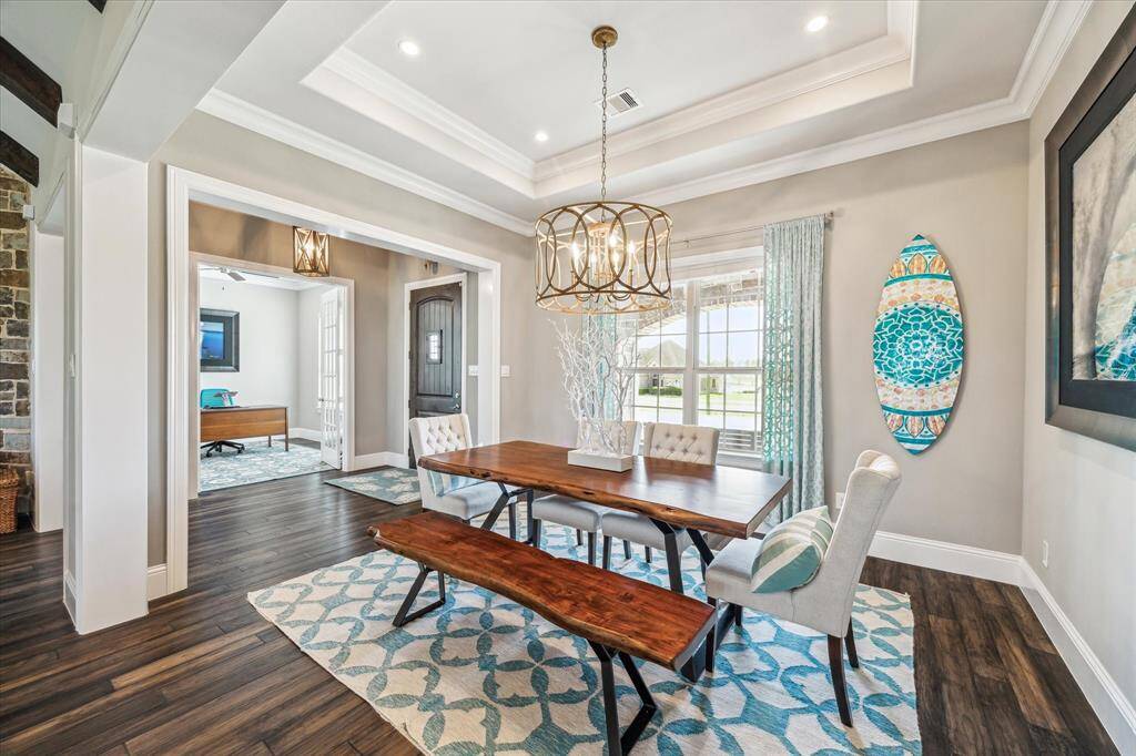 Enjoy lake view (across the street) while dining in the formal dining room.