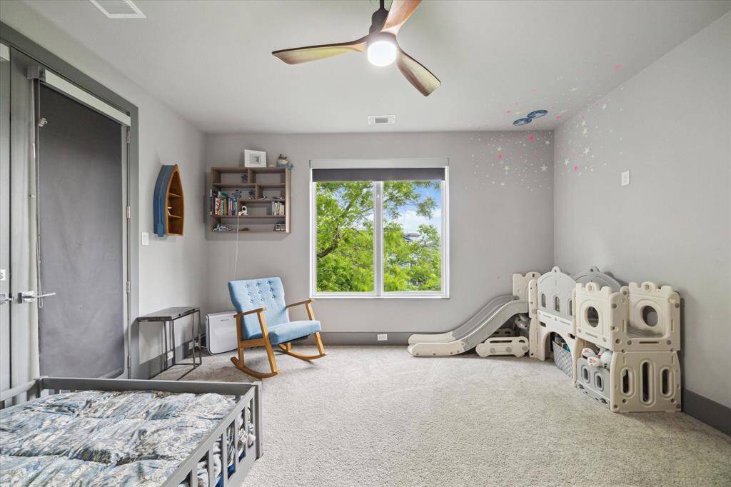 Large secondary bedroom (3rd floor) with walk-in closet.