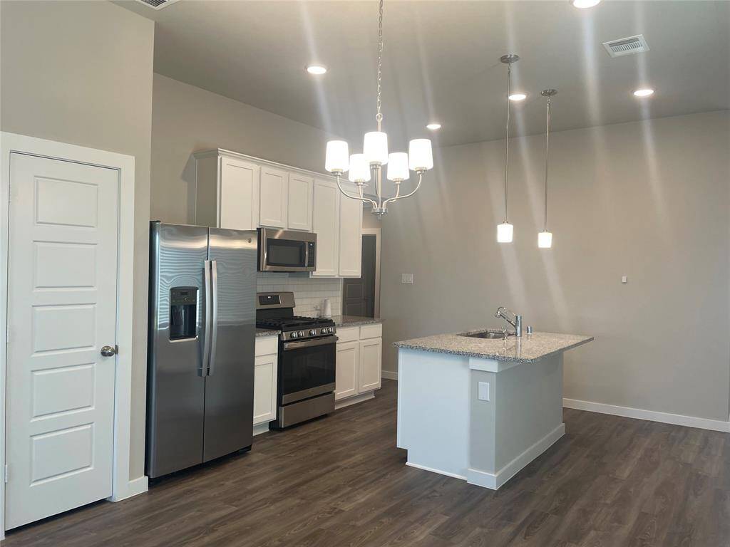 Chef's Kitchen to bring your Cooking Passion to this well appointed Kitchen.