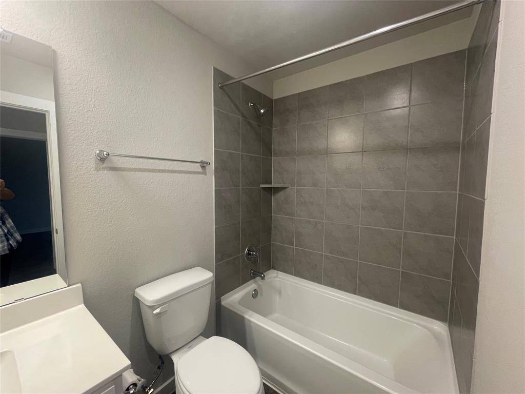 Secondary Full Bath with Tub and Vanity Combo.