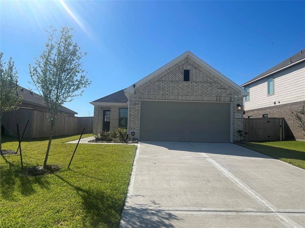 Two Car Attached Garage and Well maintained Drive Way>