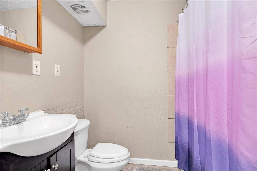 Secondary full bath