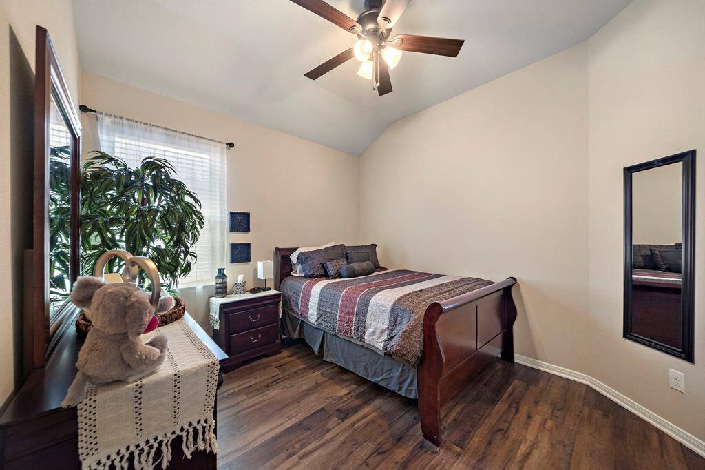 Bedroom #2 - Warm and Cozy