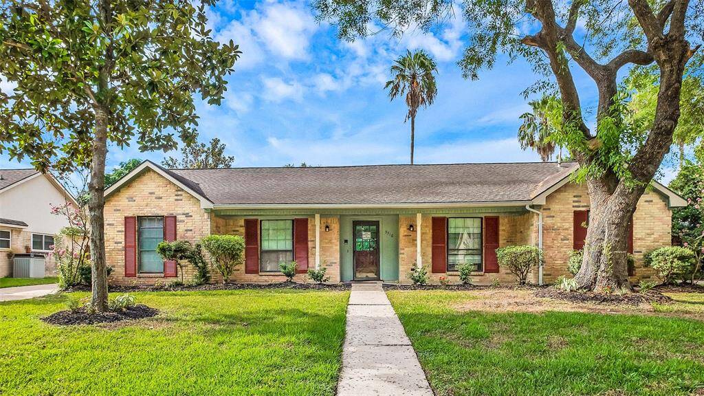 Nice lush green front lawn with long walkway from Glennlakes Lane