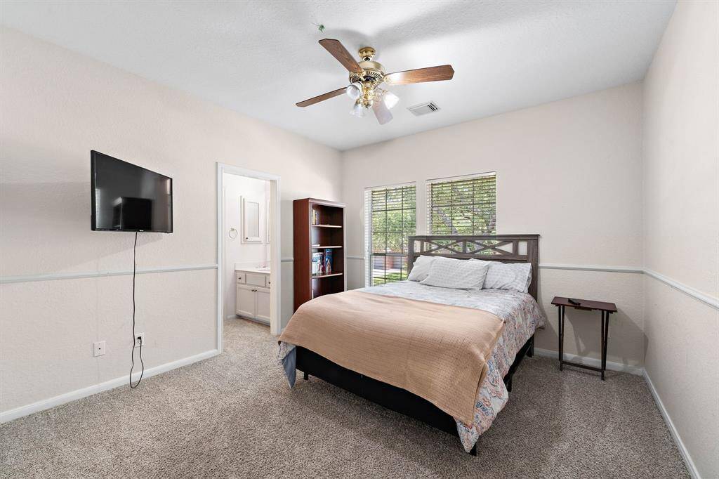 Secondary bedroom