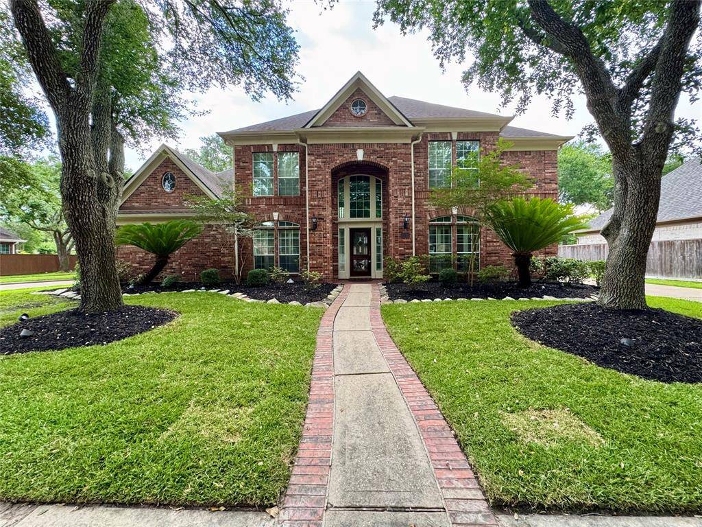 A neatly trimmed and pristine front yard.