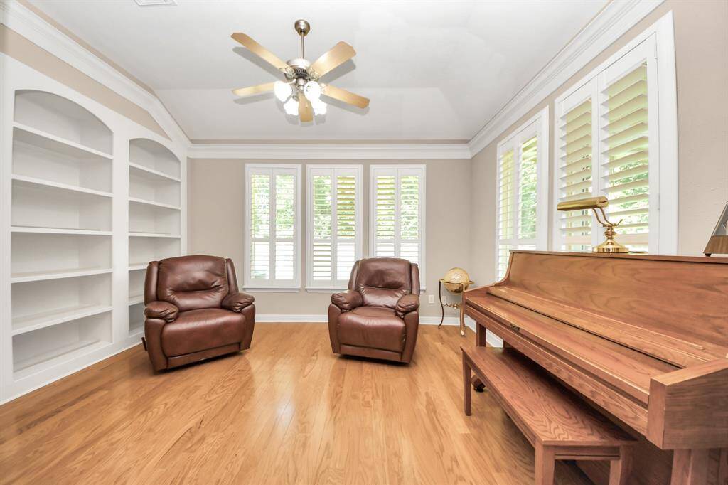 Great Flex area - Reading nook, kids' playroom, exercise room.