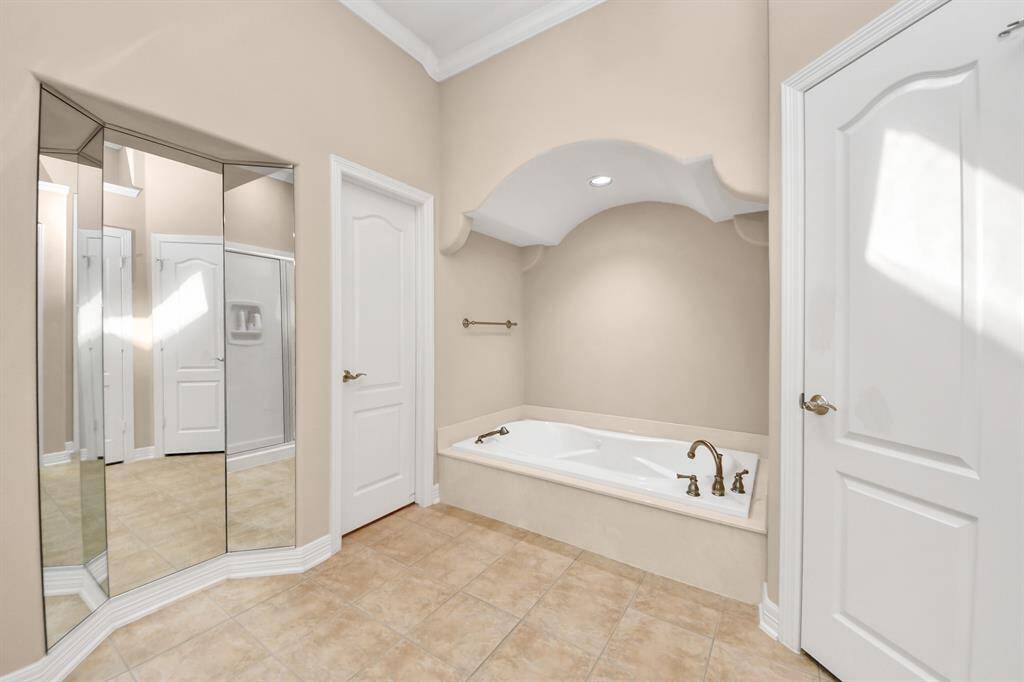 Arched bathtub alcove adds great design.