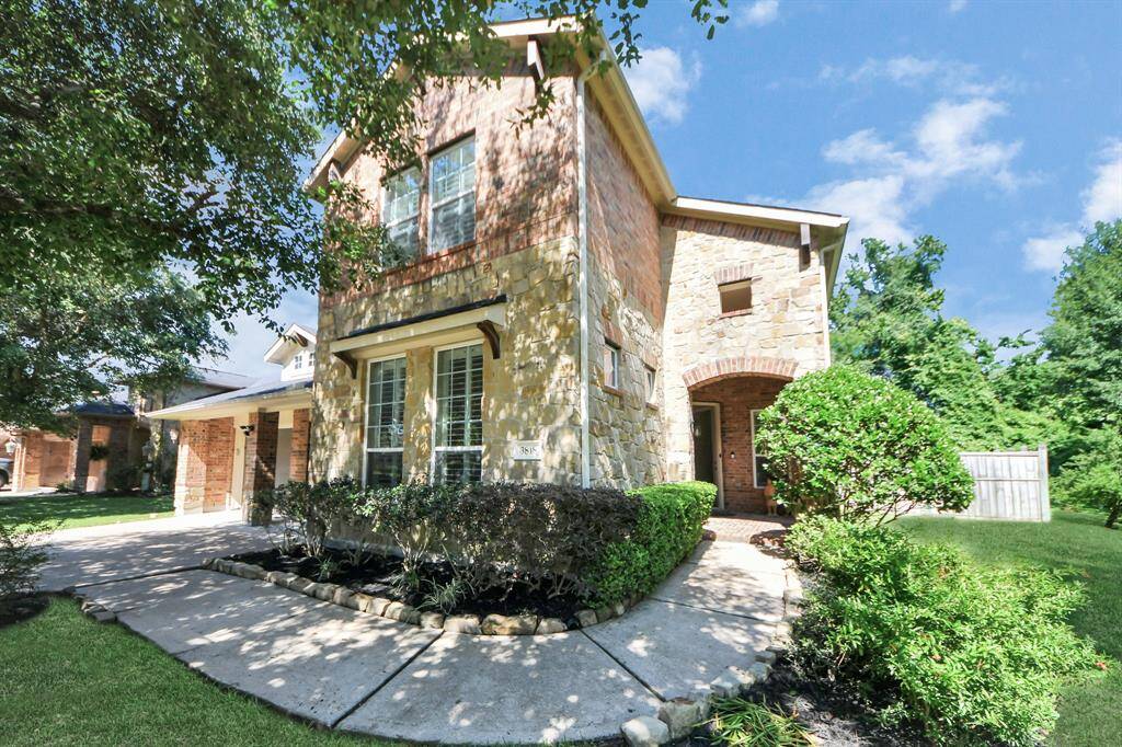This property is located in a Cul-de-Sac street with no front neighbors or back neighbors.