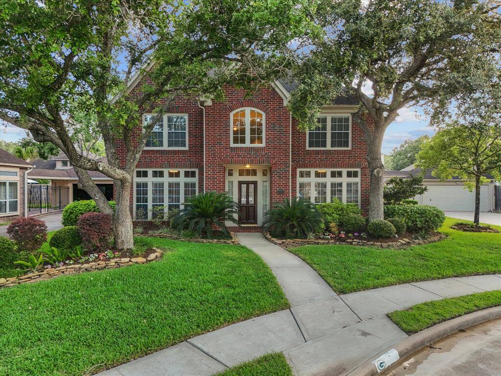 Wonderful family style home located at the end of the cul-de-sac.