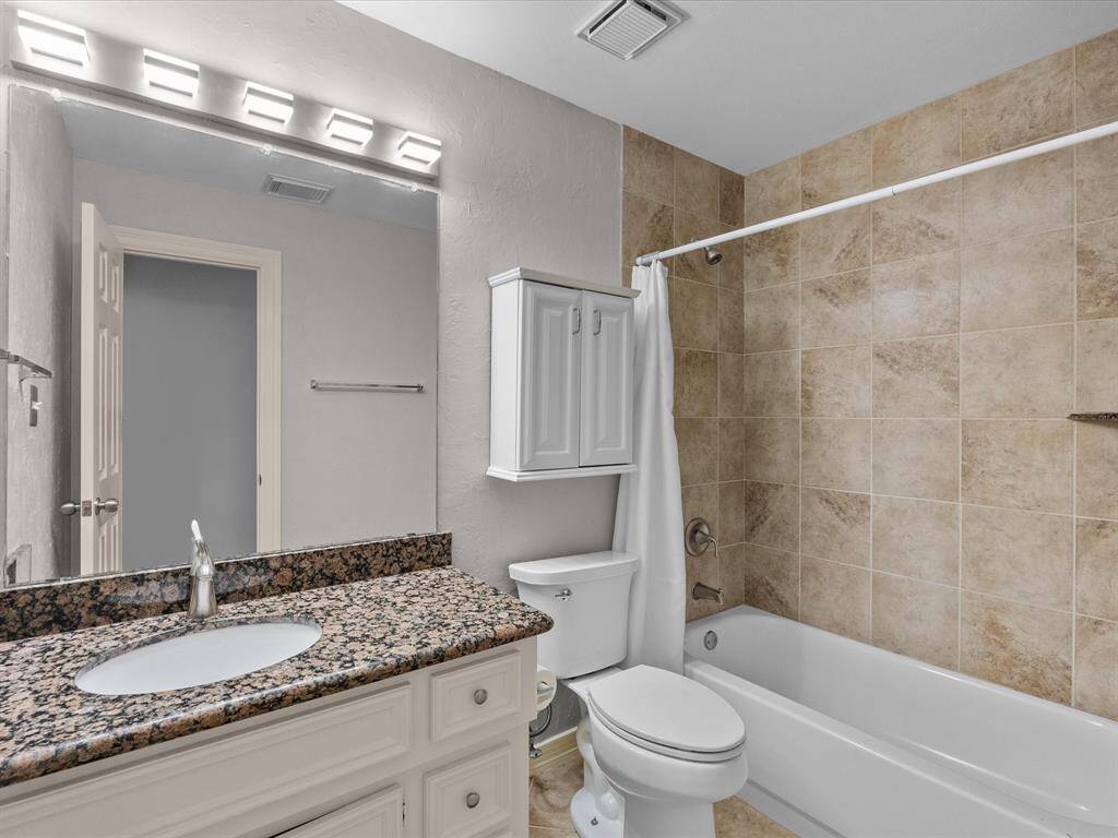 Secondary bathroom upstairs.