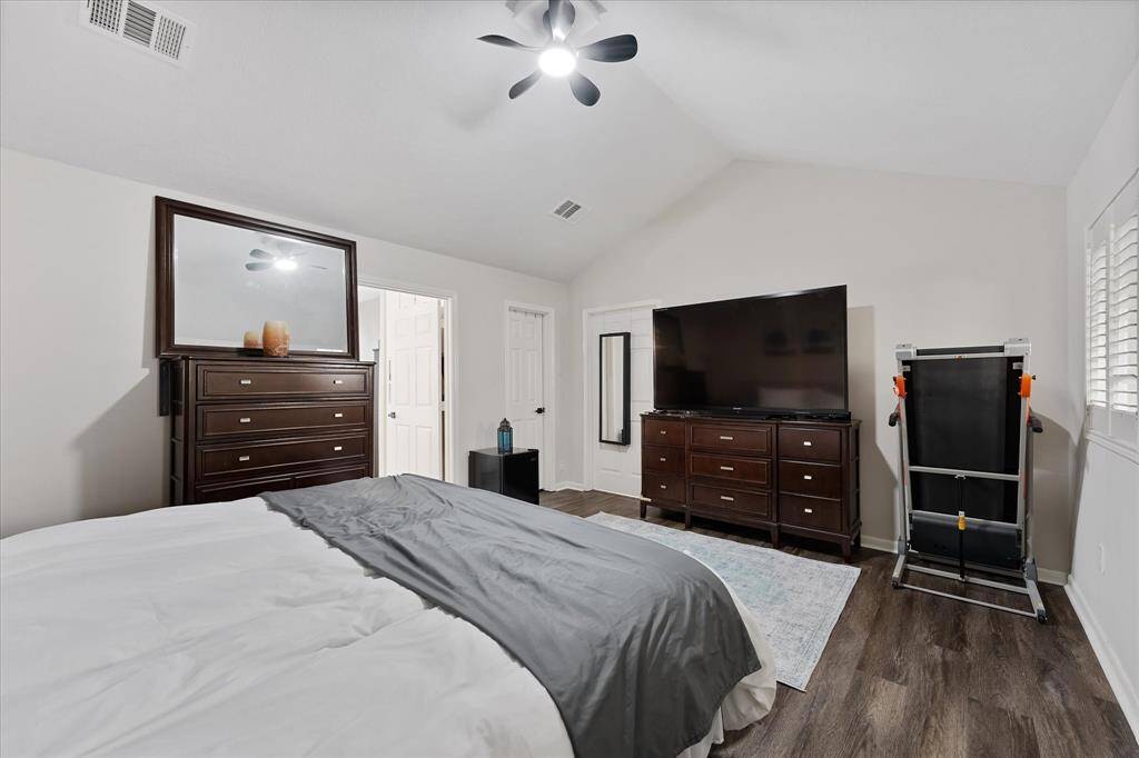 Has Walk in Closet