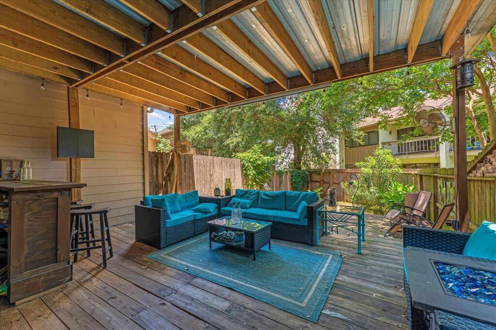 Plenty of space to entertain guest.
