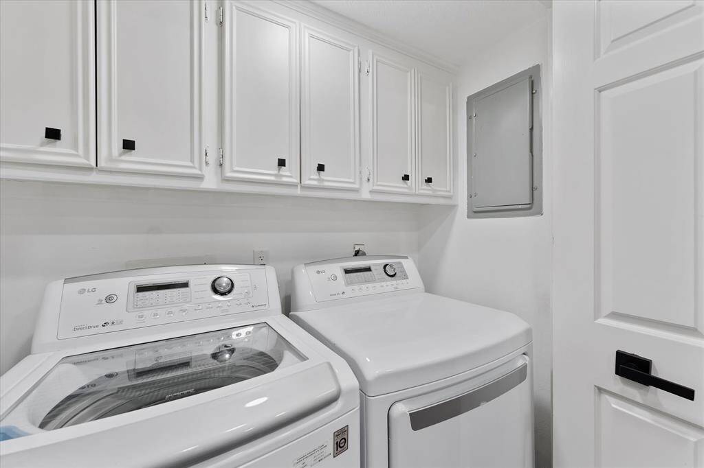 Laundry area W/D will stay
