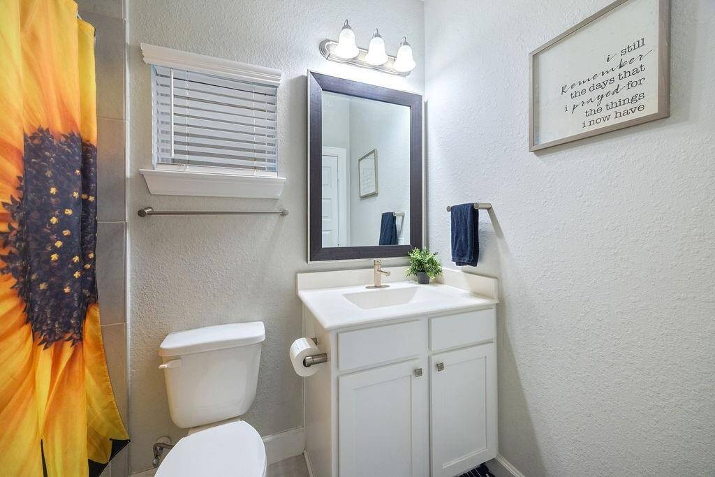 Downstairs full bathroom