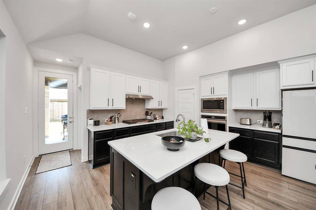 Beautiful Kitchen with Large Island.