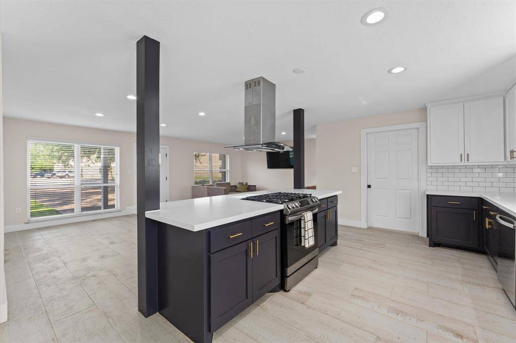 Oversized island with gas stove—perfect for entertaining and everyday cooking.