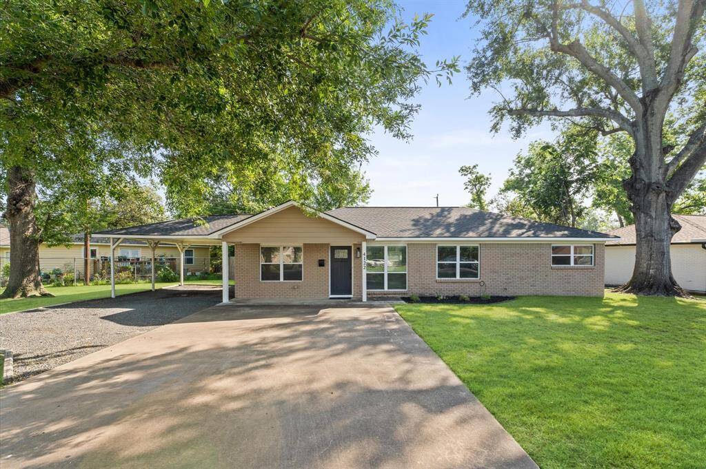 This single family homes has no HOA and low tax rate.