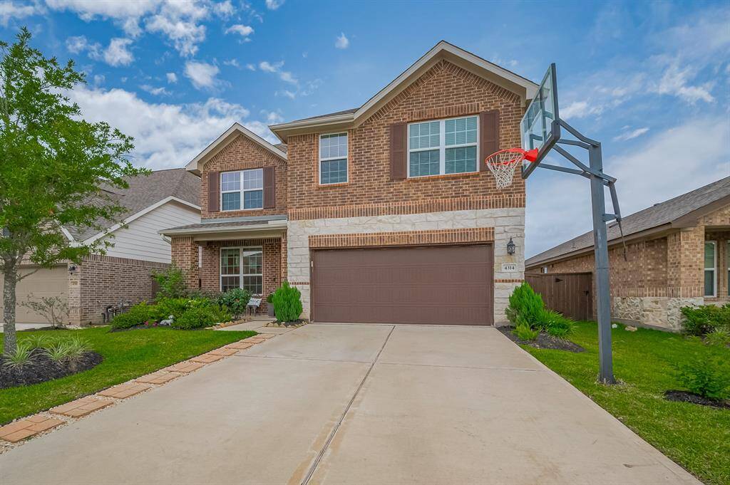 With a spacious driveway and a basketball hoop, this home is offering a family-friendly atmosphere.