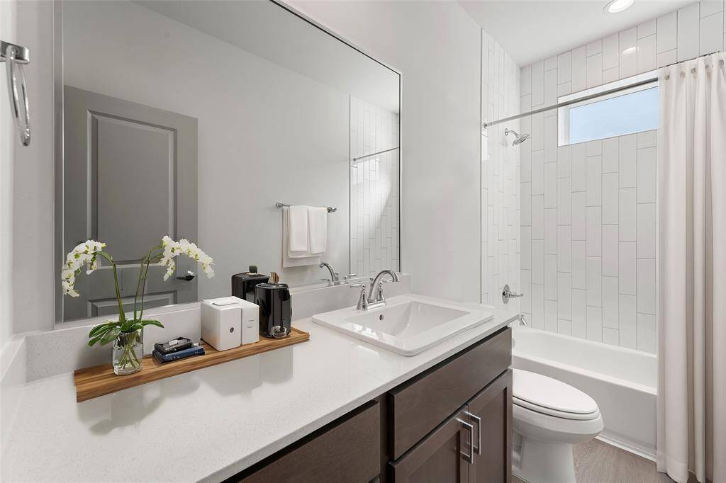 1st floor Bathroom