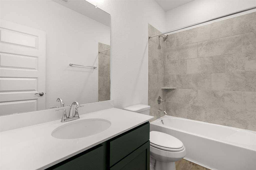 Whether you’re hosting family and friends or for the kiddos, our secondary bathrooms invite you to relax, refresh, and feel right at home.