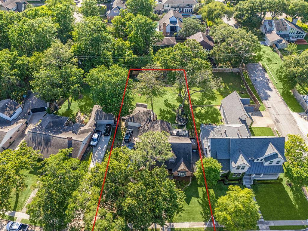 Aerial view of 506 Walnut Bend Lane shows the exclusively private lot.