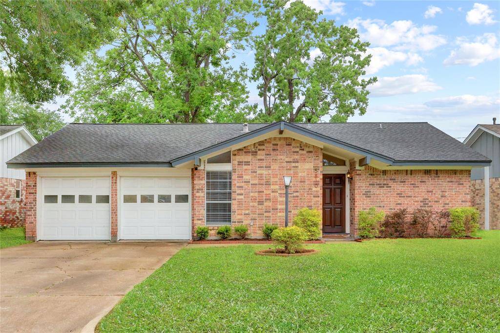 Welcome to 5810 Verdome! A ranch-style home in the heart of Oak Forest West.