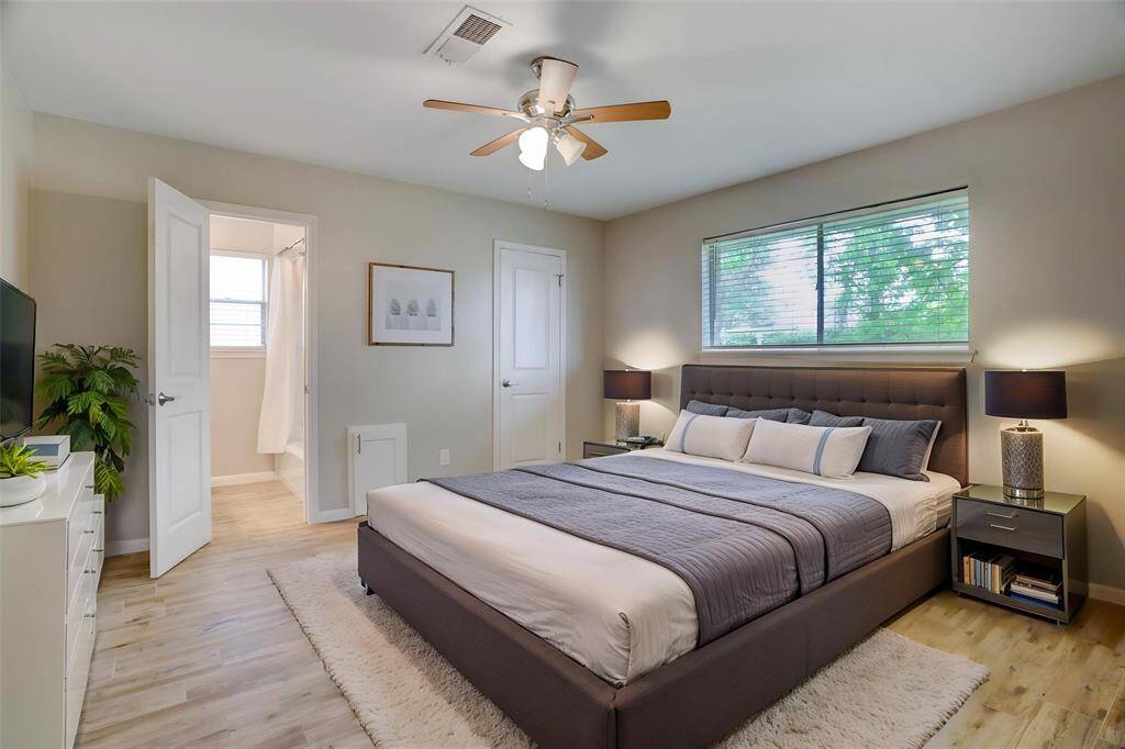 This is a virtually staged image of the primary bedroom with walk-in closet and ensuite bath.