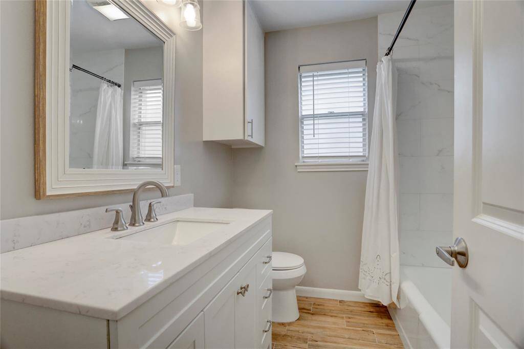 The shared bathroom sits between the two secondary bedrooms.