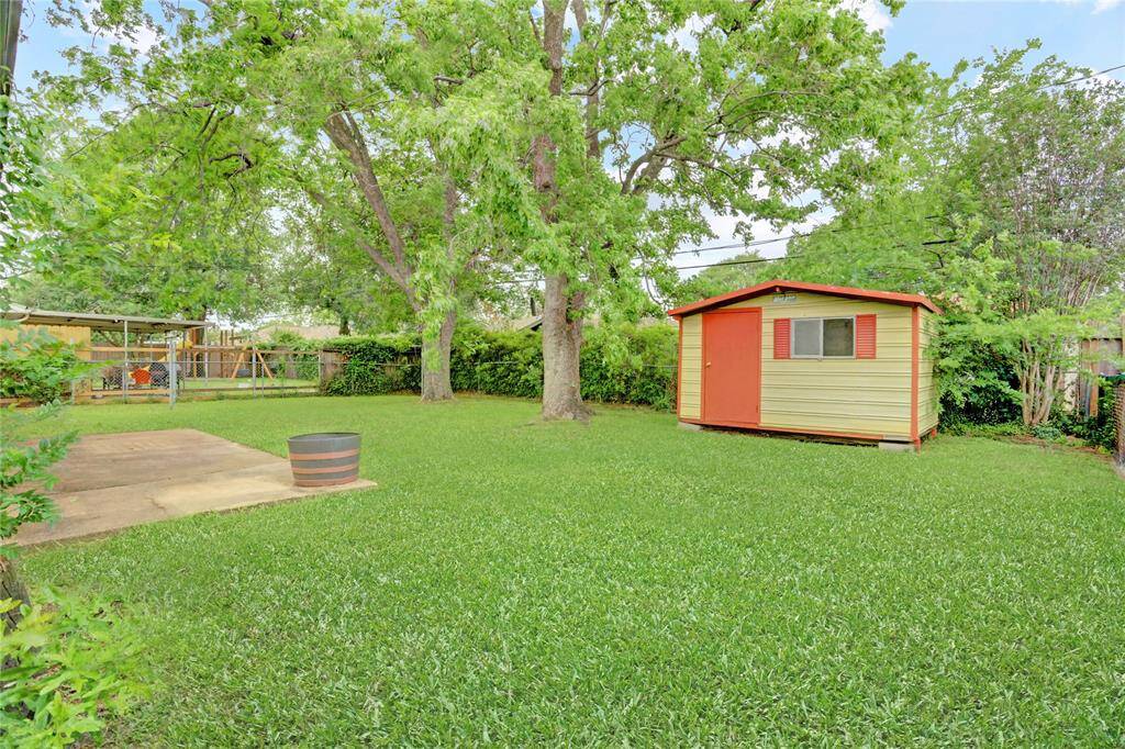 The backyard also offers a storage shed for landscaping equipment or additional storage, freeing up the garage for parking vehicles.
