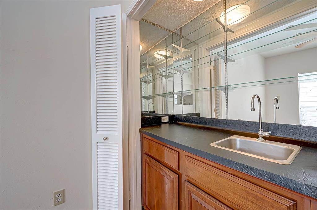 Nice sized dry bar