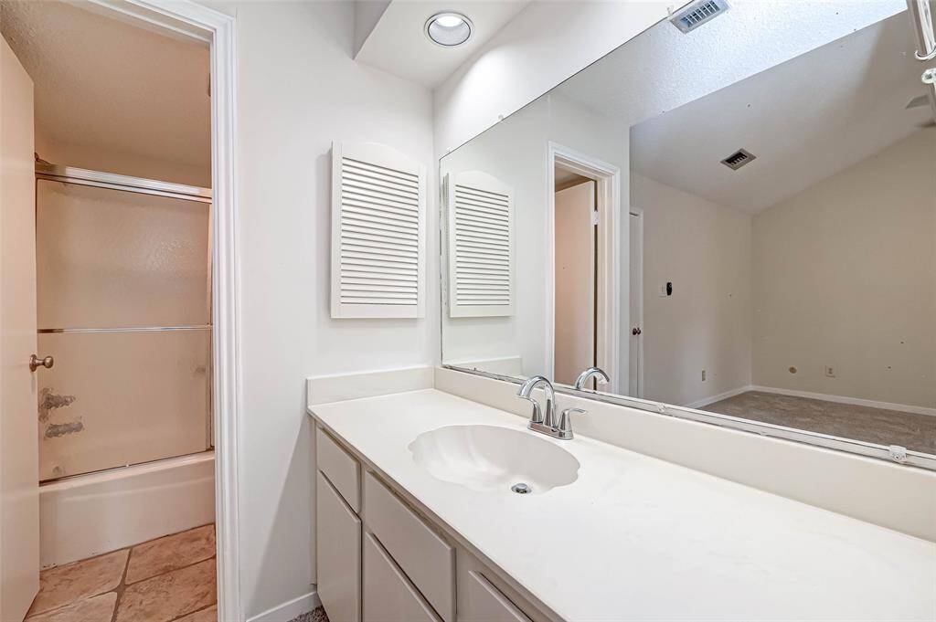 Bathroom for the 1st bedroom