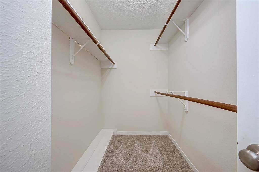 walky closet for the 1st bedroom