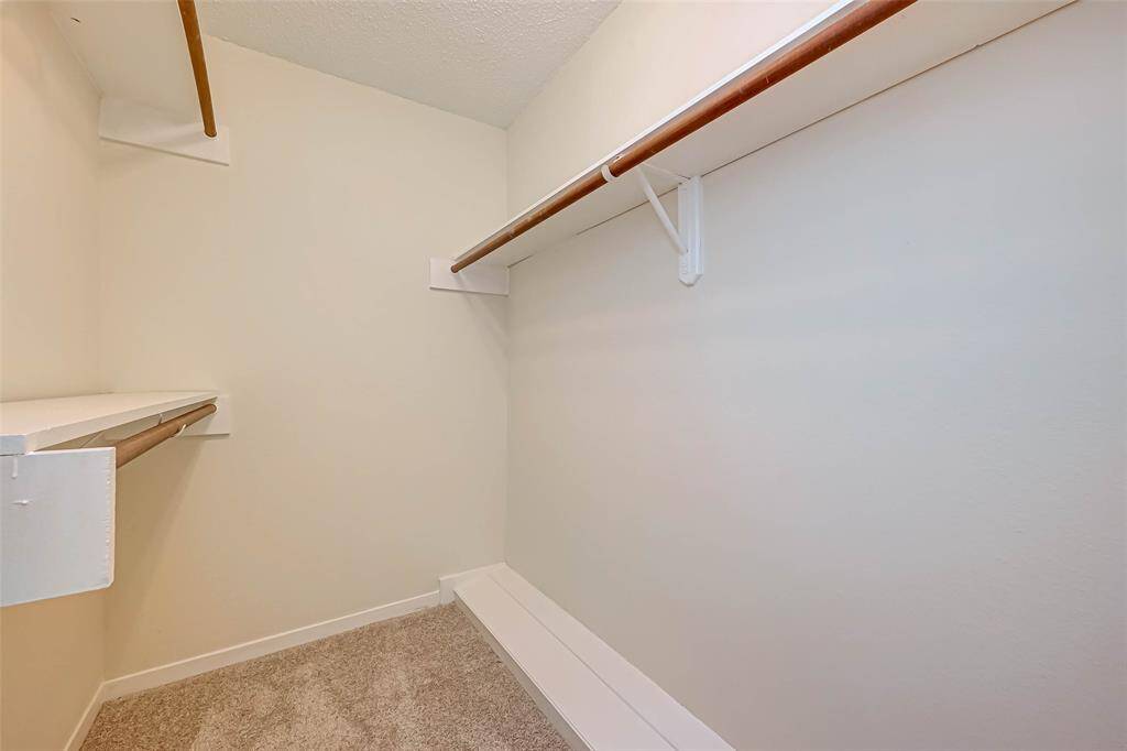 Walky closet 2nd bedroom