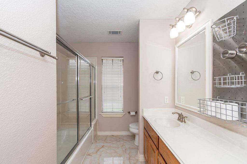2nd bathroom