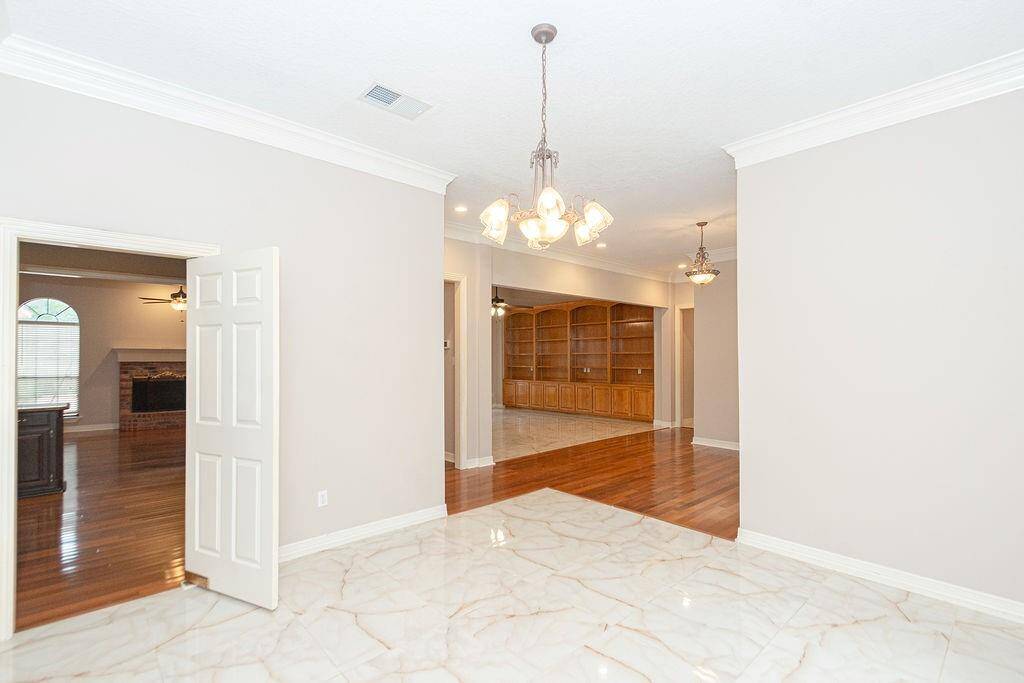 Flex space for dining room or office
