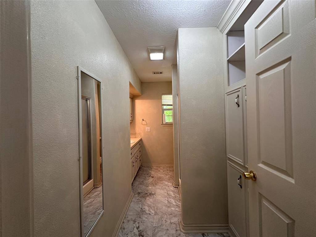 Primary en-suite