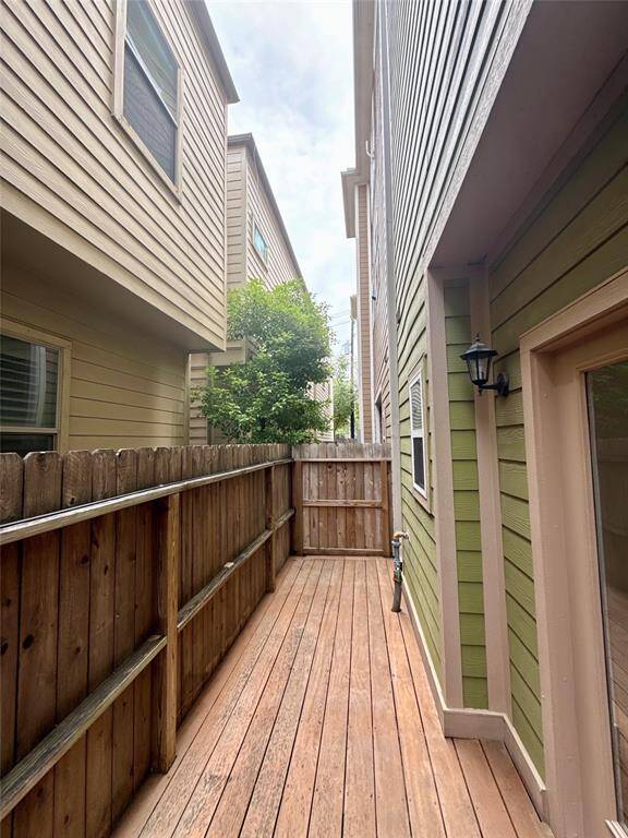 Outdoor Patio (1st floor)