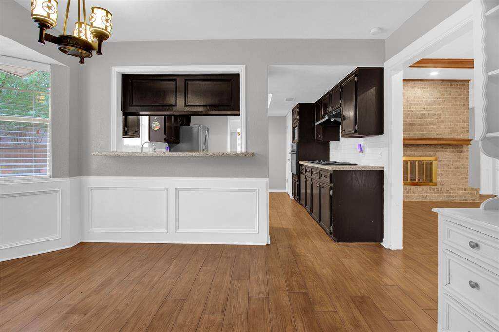 Enjoy casual dining at the stylish breakfast bar in a cozy nook, perfect for morning coffee and quick meals.