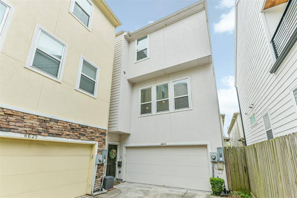 Welcome home to 6623 Letein Street! This three story home is ready for your personal touches! The garage faces the street so you can drive straight in - no tricky maneuvering required! There is also AMPLE parking on this side of Timbergrove and NO FLOODING!