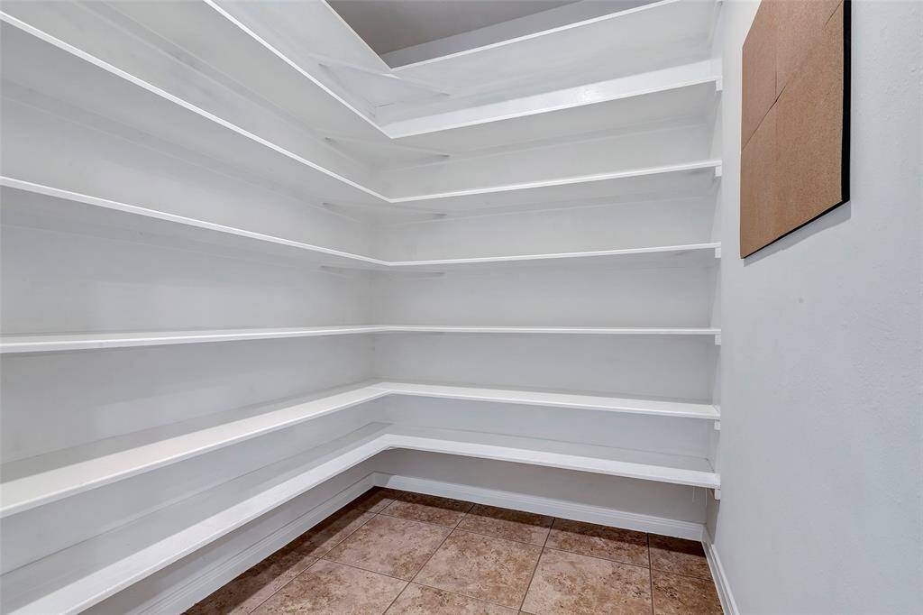Can you say PANTRY? This walk-in pantry makes it easy to organize all your groceries.