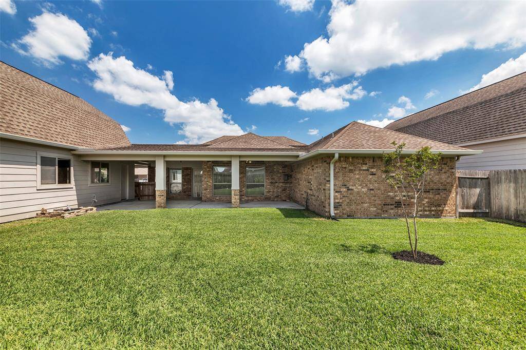 Plenty of space for a pool, kids playset or a garden.