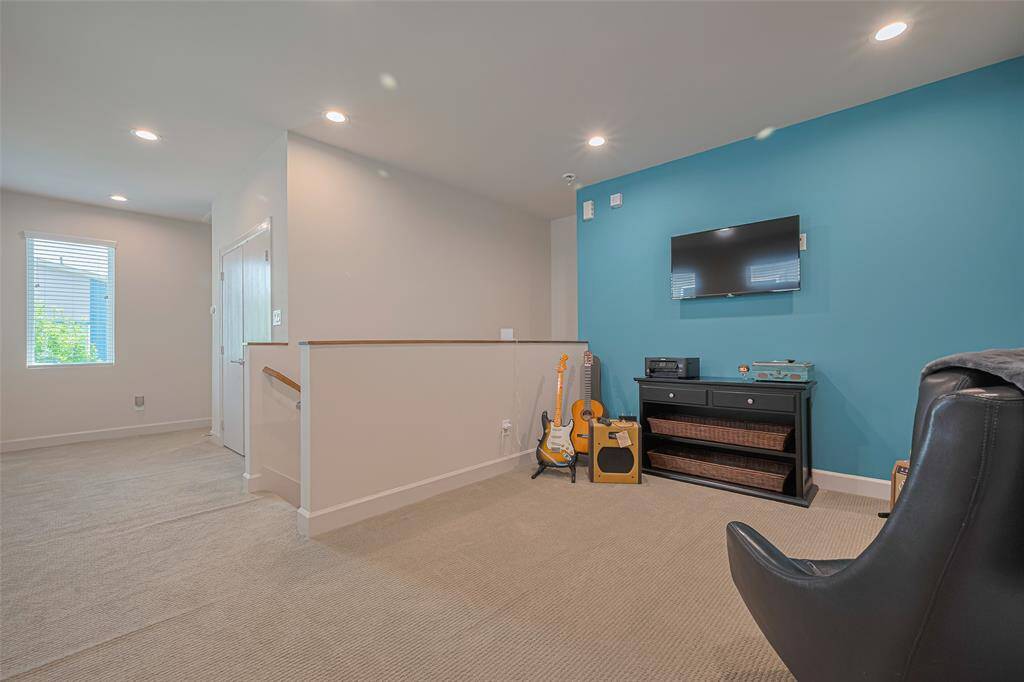Another angle of this room.